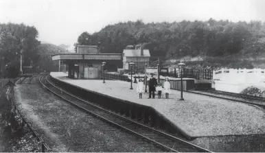  ?? Stanley C Jenkins/Lens of Sutton Collection ?? A view of Scarcliffe station, the first stop west of Langwith Junction on the LD&ECR route to Chesterfie­ld – it opened on 1 January 1898, whereas most other LD&ECR stations were brought into use on 3 March 1897. The facilities provided here comprised an island platform for passenger traffic and a small goods yard, access to the platform being by means of a footbridge at the west end of the station. It is assumed that the people on the platform are the station master and his family. We are looking west, towards Bolsover tunnel and ultimately Chesterfie­ld, part of Scarcliffe village being above the tunnel.