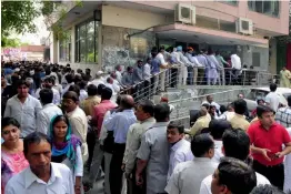  ?? — BUNNY SMITH ?? Congress workers stand in a queue to collect their identity cards for the All- India Congress Convention at Delhi Pradesh Congress Committee in New Delhi on Wednesday.