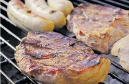  ?? BILD: pixabay ?? Fleisch darf auf vielen Grillroste­n im Sommer nicht fehlen.