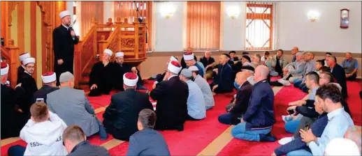  ?? ?? Muftija hafiz Dizdarević je istakao da iza velikih rezultata stoji samo veliki trud, te da su hafiske dove dokaz čestitosti našeg naroda