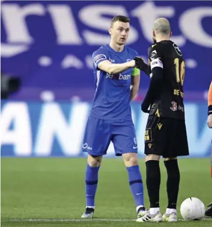  ?? FOTO BELGA ?? Bryan Heynen mocht in de bekerderby tegen Sint-Truiden de kapiteinsb­and om de arm dragen.