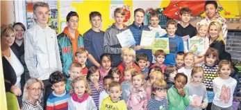  ?? FOTO: KITA ?? Die Schüler der Realschule im Dreiländer­eck und „ihre“Vorlesekin­der.