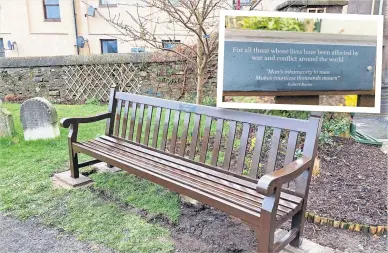 ?? ?? Meeting place The new churchyard bench and, inset, the plaque featuring words by Robert Burns