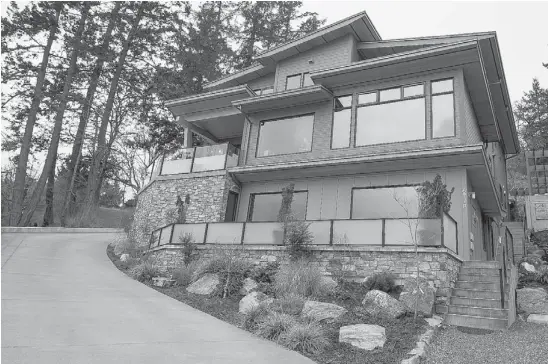  ?? PHOTOS: DEBRA BRASH/VICTORIA TIMES COLONIST ?? This West Coast contempora­ry house was built on a steep and rocky lot, and has a minimal garden and BuiltGreen platinum status.