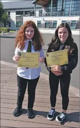  ?? 01_B35AHS16 ?? Emma Henderson and Annie West received the Arran Society of Glasgow Endeavour Award.