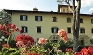  ??  ?? La facciata della storica Villa San Biagio a Dicomano riconverti­ta in Rsa