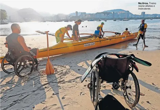  ?? FOTOS: WILTON JUNIOR / ESTADÃO ?? Na Urca.
Treino reúne atletas e instrutore­s