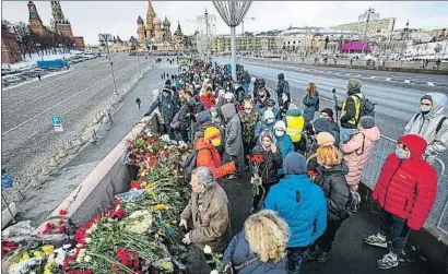  ?? ALEXANDER ZEMLIANICH­ENKO / AP ?? Puente Bolshói Moskvorets­ki ayer, a pocos pasos del Kremlin, donde Nemtsov fue tiroteado en el 2015