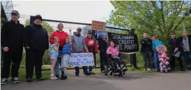  ?? ?? Wyndford estate residents held a protest over the rising energy prices, and below, Bob Doris