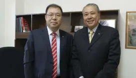  ?? President and CEO of BAIC Internatio­nal Developmen­t Company Ltd., Dr. Haiyang Dong (left) with President and CEO of BAIC Philippine­s, George Chua ??