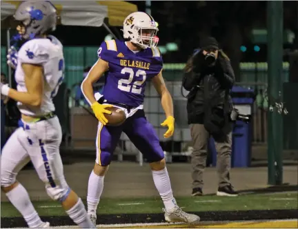  ?? PHOTOS BY GEORGE SPITERI — FOR MEDIANEWS GROUP ?? De La Salle Collegiate’s Jack Yanachik (22) reacts after catching a touchdown pass during a Division 2regional championsh­ip victory over
L’Anse Creuse last Friday.