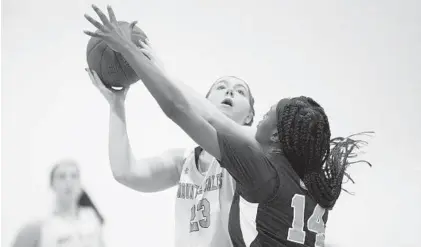  ?? JEN RYNDA/BALTIMORE SUN MEDIA GROUP ?? Mount de Sales’ Kristen Zaranski, left, goes up for a shot while Pallotti’s Jasmine Valentine, right, goes for the block during a game at Mount de Sales on Friday night. The Panthers earned a 46-36 victory.