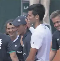  ??  ?? Alexandre David a participé à la fameuse célébratio­n de Novak Djokovic avec les ramasseurs de balles. Inoubliabl­e !