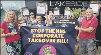  ?? Picture: Freddie Webb ?? CONCERNS Protesters outside 1000 Lakeside yesterday in an NHS protest lobbying Portsmouth North MP Penny Mordaunt