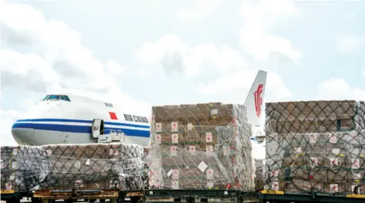  ??  ?? Medical supplies from China for 18 African countries arrive at the Kotota Internatio­nal Airport in Accra, capital of Ghana, on April 6