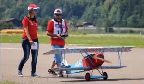  ??  ?? L’Espagnol Carlos Escuder Cano a choisi le Fokker D VII, un sujet plutôt adapté dans la large gamme des aéronefs de la Première Guerre mondiale. Le chasseur fait 2,30 m d’envergure pour une masse de 9,5 kg, tout est remarquabl­ement réalisé et le modèle fourmille de détails (25e en F4C).