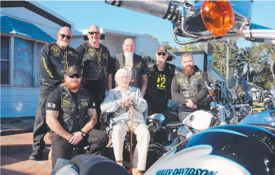  ?? Picture: RICHARD GOSLING ?? Frederick Griffiths with Vietnam Veterans and Veterans MC members Kiwi, Knuckles, Hagar, Meathead, Gorie and Graze.