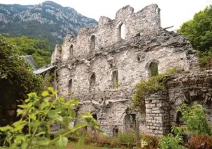 ?? Fotos: Andreas Drouve/dpa-tmn ?? Verwunsche­n: die Ruinen des alten Klosters Agios Dionysios.
