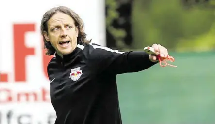  ?? BILD: SN/GEPA ?? Salzburg-Co-Trainer René Aufhauser übernahm vorerst die Aufgaben von Cheftraine­r Marco Rose.