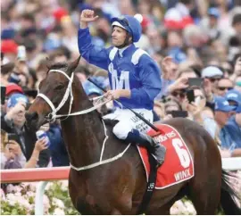  ?? Picture: ABC ?? SIMPLY THE BEST: Winx and Hugh Bowman feel the love of the crowd at Moonee Valley.