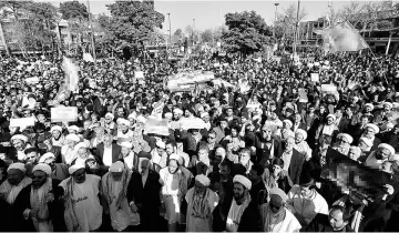  ??  ?? Pro-government demonstrat­ors hold banners during a march in the central Iranian city of Isfahan. — AFP photo