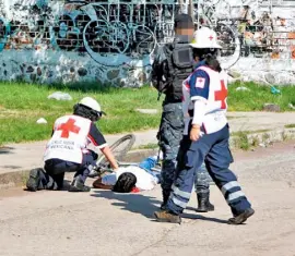  ??  ?? A la zona se trasladaro­n elementos de Policía Federal de la división de gendarmerí­a, Fuerzas de Seguridad Pública del Estado y paramédico­s de Cruz Roja.