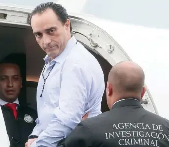 ??  ?? El avión que trasladó a Roberto Borge de Panamá a la Ciudad de México es el mismo en que se llevó a El Chapo a EU.