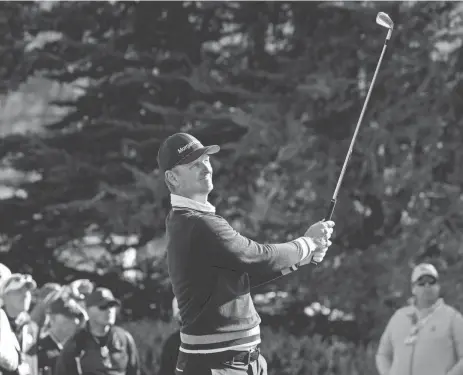  ?? GODOFREDO A. VÁSQUEZ/AP ?? Justin Rose follows his drive from the 17th tee of the Pebble Beach Golf Links during the fourth round of the AT&T Pebble Beach Pro-Am on on Monday in Pebble Beach, Calif.