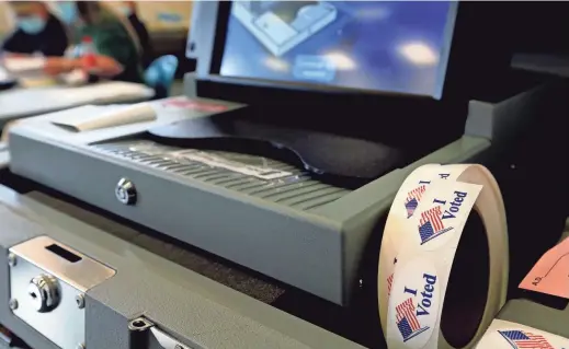  ?? ANGELA PETERSON / MILWAUKEE JOURNAL SENTINEL ?? “I Voted” stickers are seen at Zablocki Library in Milwaukee.