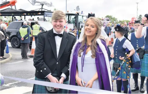  ??  ?? A special day The 2019 Gala Queen, Nicola Bell, with her champion Jamie Thomson – the committee hopes this won’t be the last gala celebratio­n