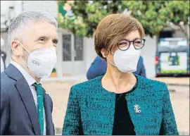  ?? JERO MORALES / EFE ?? La directora de la Guardia Civil, María Gámez, y el ministro Grande-marlaska