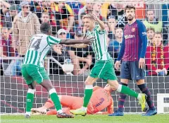  ?? AFP ?? Real Betis’ Joaquin Sanchez, centre, celebrates his goal against Barcelona.