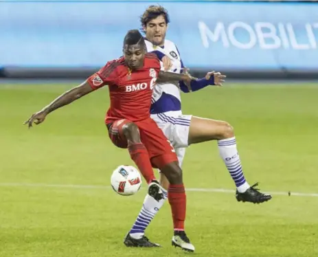  ?? CHRIS YOUNG/THE CANADIAN PRESS ?? Toronto FC’s Armando Cooper battles for possession with Orlando City’s Kaka during first-half action at BMO Field on Wednesday night.