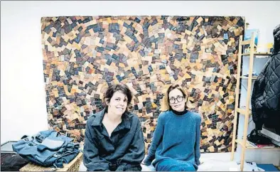  ?? XAVIER CERVERA ?? Núria Nubiola y Montse Bayén en su tienda taller de Barcelona