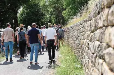  ?? ?? Die Teilnehmer des Interreg-Projektes mit Luxemburge­r Beteiligun­g besuchten das Natura-2000-Gebiet zwischen Canach und Gostingen.