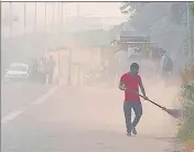  ?? ARVIND YADAV/HT PHOTO ?? A municipal worker near ITO in New Delhi on Tuesday. Experts have estimated the fraction of deaths attributab­le to long-term exposure to PM2.5.