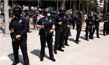  ?? Photograph: Étienne Laurent/EPA ?? Los Angeles police officers intervene as anti-vaccinatio­n demonstrat­ors and counter protesters clash during an anti-vaccinatio­n protest organized in front of the City Hall in August 2021.