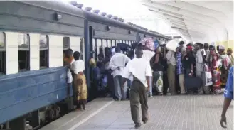  ??  ?? Passengers boarding the Tazara train