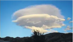  ?? PHOTOS: JOHN ELLIOTT ?? What a difference a couple of hours can make. Two photograph­s taken from Cromwell on March 10, 2010, with the initial mushroom formation getting dragged up into a wispy, coneshaped cloud.