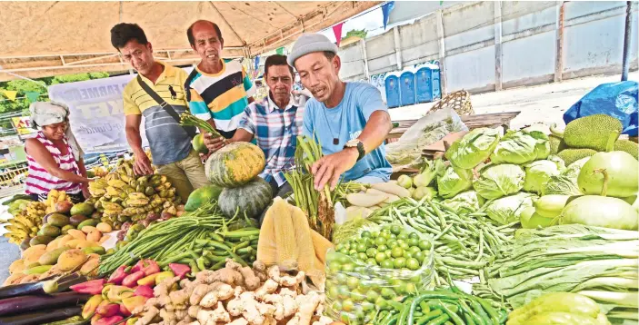  ?? (SUN.STAR FOTO/AMPER CAMPAÑA) ?? WHO WILL GROW OUR FOOD? Farmers (from left) Eliseo Cantaw, 58, Ernesto Gualiza, 61, Bienvenido Lagahid Jr., 68, and Boboy Montejo, 62, sell their produce at the newly opened Farmers Market on Junquera St., Cebu City. According to the latest census, six...