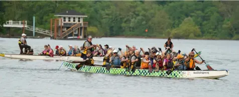  ?? Sebastian Foltz/Post-Gazette photos ?? Two boats filled with members of the Pink Steel and Pittsburgh Unity teams who have overcome or are facing cancer.