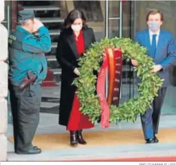  ?? EMILIO NARANJO / EFE ?? La presidenta de la Comunidad y el alcalde de Madrid, ayer.