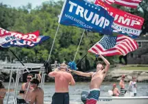  ?? SEAN RAYFORD/AFP ?? Diversão. Eleitores de Trump em barco na Carolina do Sul