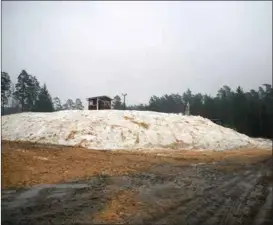  ??  ?? HALVA HÖGEN. Glidet är bra, men man måste använda klisterval­la för att få ordentligt fäste på den lagrade snön.