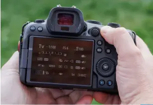  ?? ?? Back button focus with the AF-ON button on the rear of EOS cameras is favoured by photograph­ers for its added range of settings and control