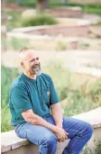  ?? GABRIELA CAMPOS/THE NEW MEXICAN ?? Scott Davis, Men for Tewa Women United coordinato­r, sits in the Española Healing Foods Oasis earlier this month.