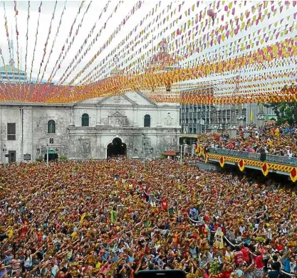  ?? —ADORMAYOL ?? Throngs of devotees wave their hands in the air during the first Mass to mark the start of the 453rd celebratio­n of the Sto. Niño feast.