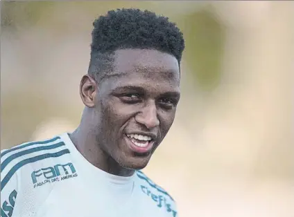  ?? FOTO: EFE ?? En Sao Paulo Pese a que no se ejercitó ya ayer con el Palmeiras, Yerry Mina no pudo volar a Barcelona como tenía previsto