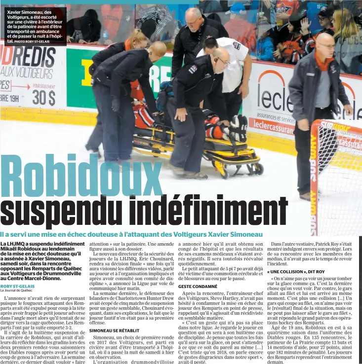  ?? PHOTO ROBY ST-GELAIS ?? Xavier Simoneau, des Voltigeurs, a été escorté sur une civière à l’extérieur de la patinoire avant d’être transporté en ambulance et de passer la nuit à l’hôpital.