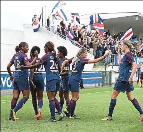  ??  ?? Pour le premier match de la saison, le PSG a joué au Camp des Loges.